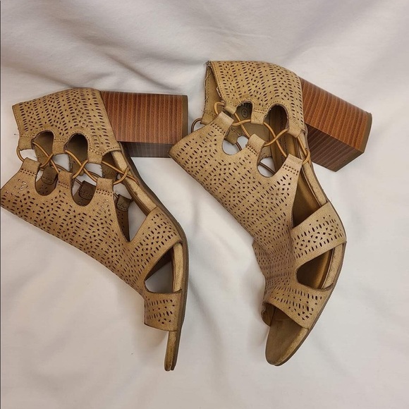 George Nude Beige Heels - Picture 4 of 7